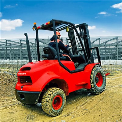 3-тонний вилковий навантажувач для пересіченої місцевості